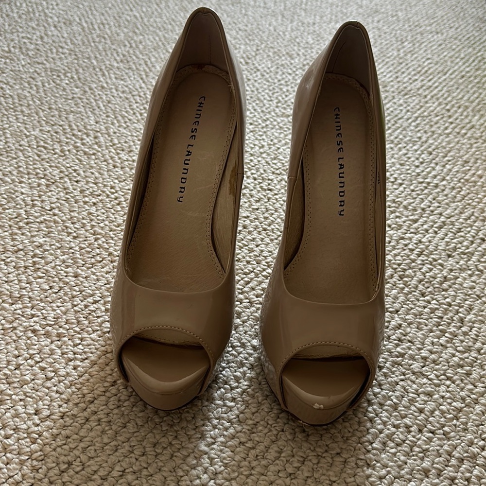 Chinese Laundry nude pump